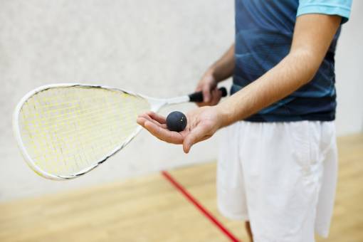 Raquette et balle de squash