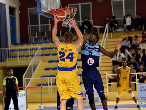 2 joueurs de basket