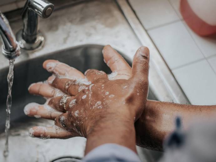 Un lavage des mains efficace pour prévenir la transmission des microbes