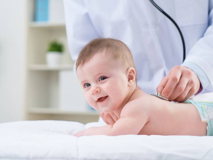 Quel suivi pédiatrique pour mon enfant jusqu'à 2 ans ? 
