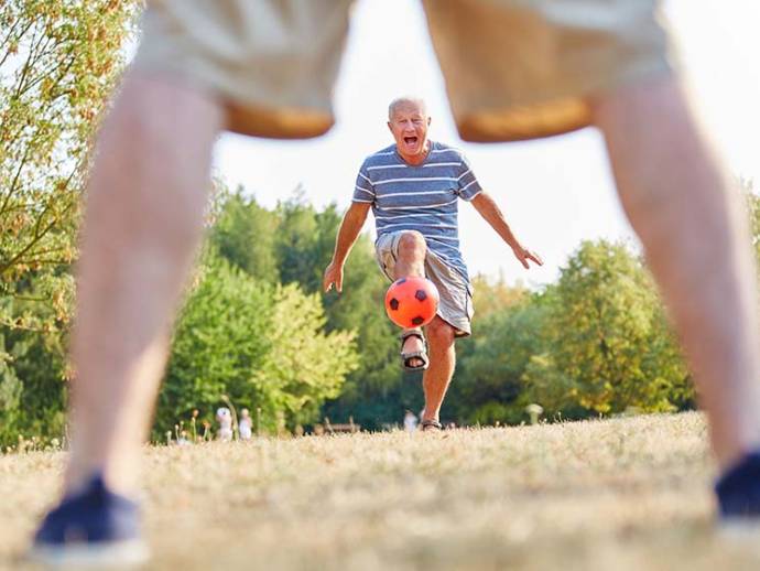 Sarcopénie : comment reconnaître et prévenir la perte de masse musculaire chez les seniors ? 