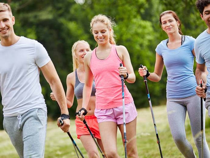  La marche nordique : guide complet pour une pratique efficace 