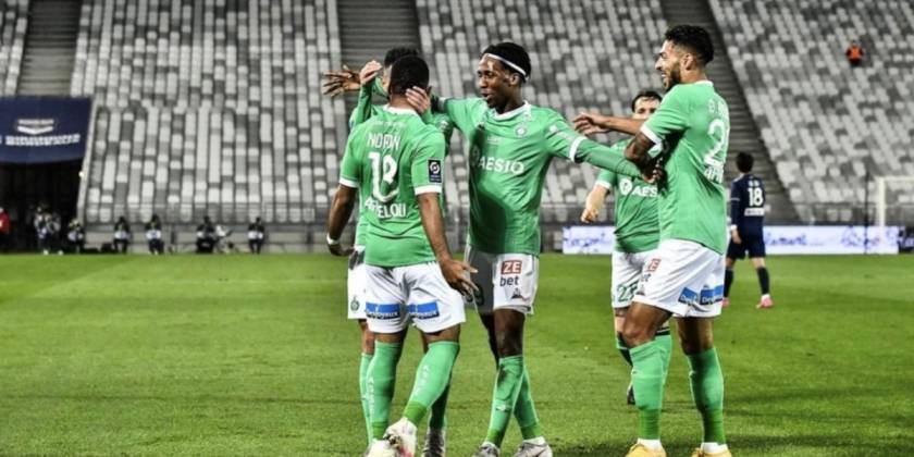 Joueurs AS Saint-Etienne ASSE logo Aésio mutuelle