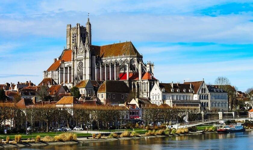 Cathédrale Saint-Étienne d'Auxerre, vue depuis le sud-est, façade occidentale