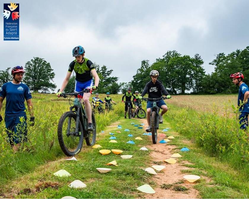 Course Transpyr binômes adaptés en VTT