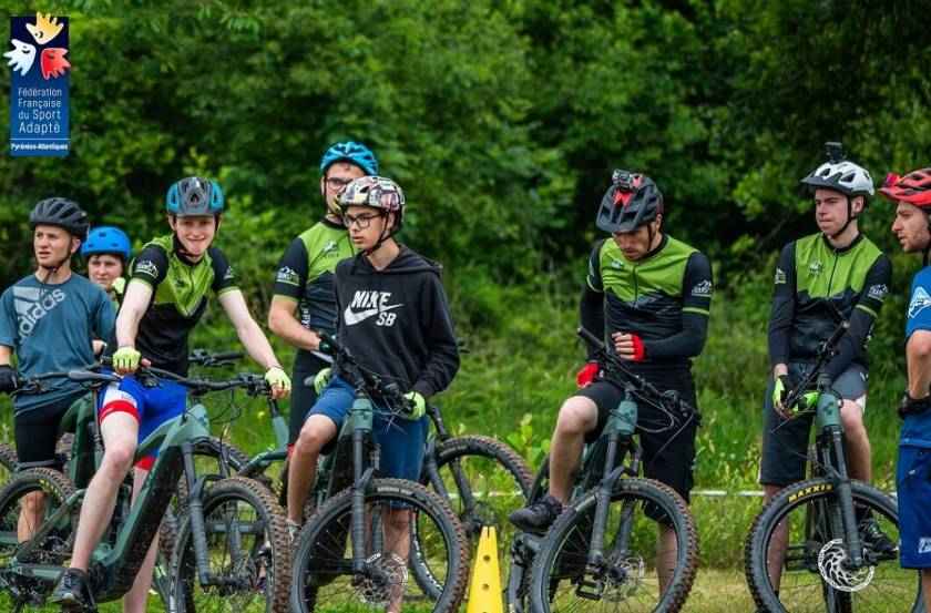 Enfants à VTT, sport adapté sur la course TransPyr, CDSA 64