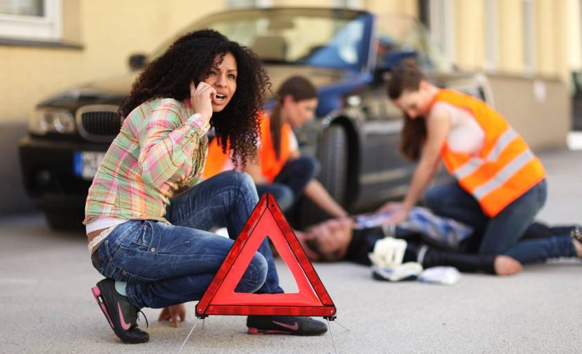 Premiers Secours: Un Manuel Complet et Accessible pour Faire Face à Tous  les Types d'Urgence, des Petits Accidents, aux Situations Critiques, avec  des