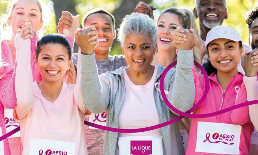 Femmes qui se tiennent la main, maillots de course Aésio et La ligue - #OctobreRose