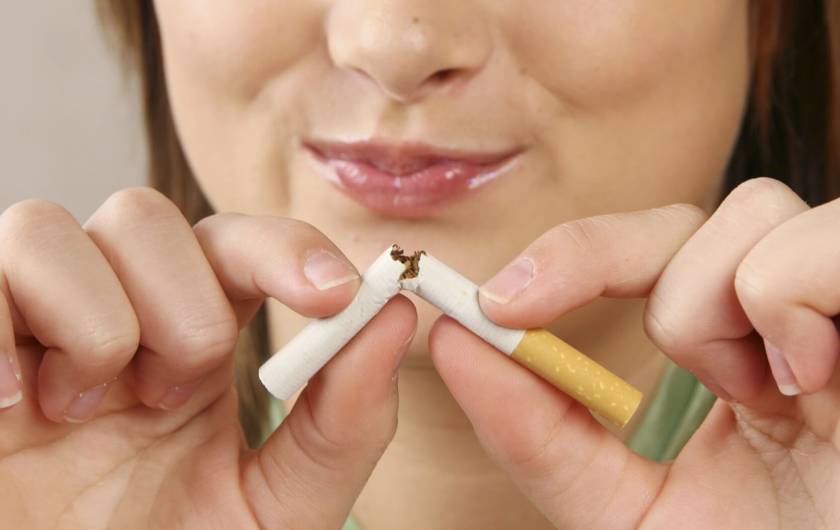 Tabac : 7 effets sur notre physique : Mauvaise haleine, dents, peau