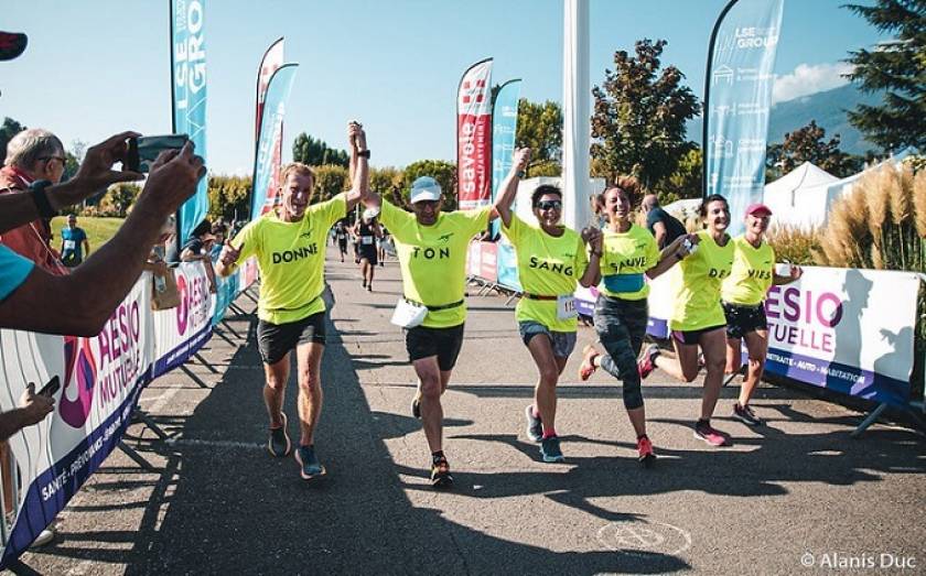 4 coureurs T shirt fluo - photo ©Alanis Duc