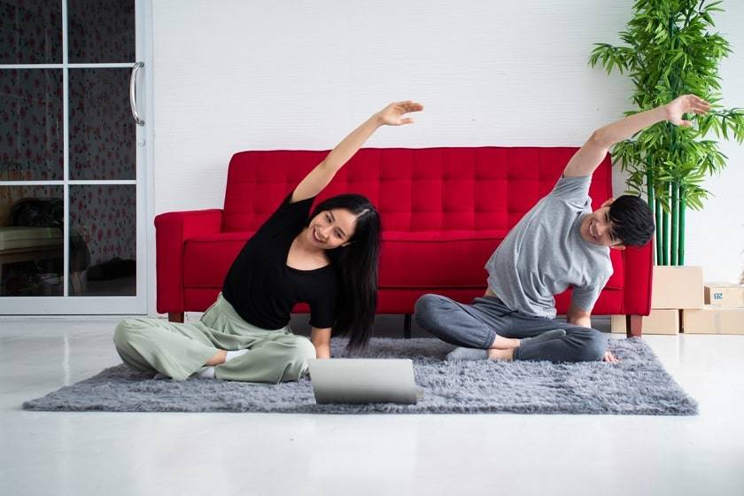 Femmes qui pratiquent du yoga