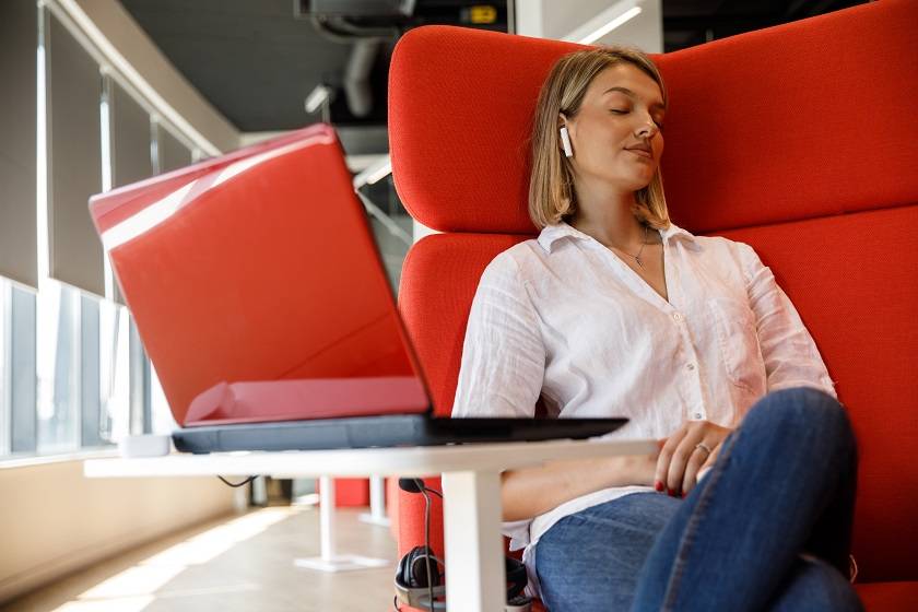 femme qui fait la sieste