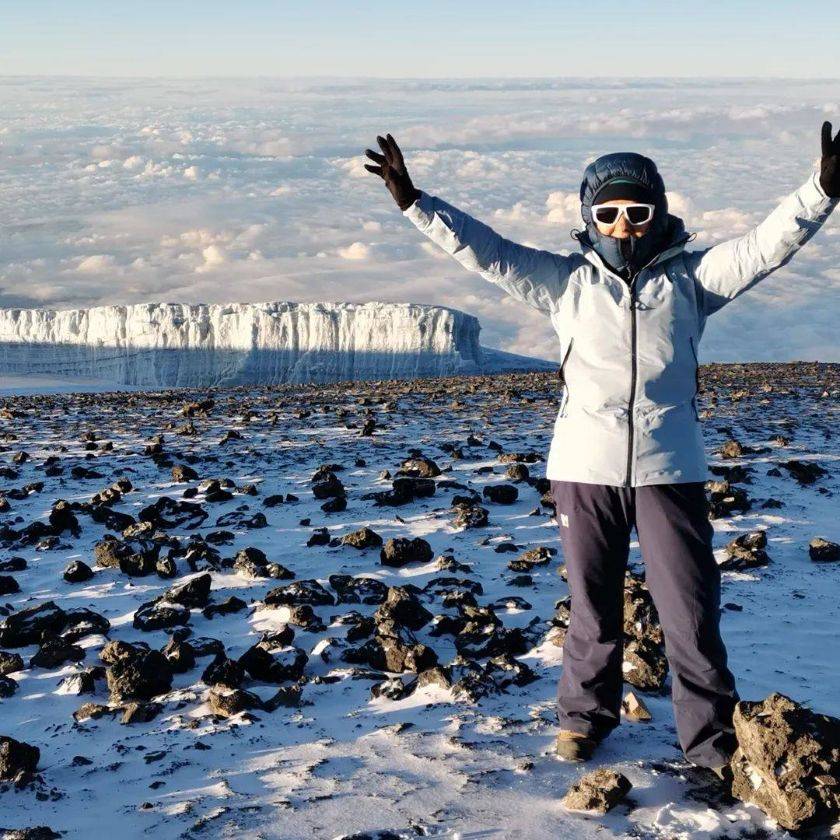 Sandrine Wilmet-Besson au sommet du Kilimandjaro