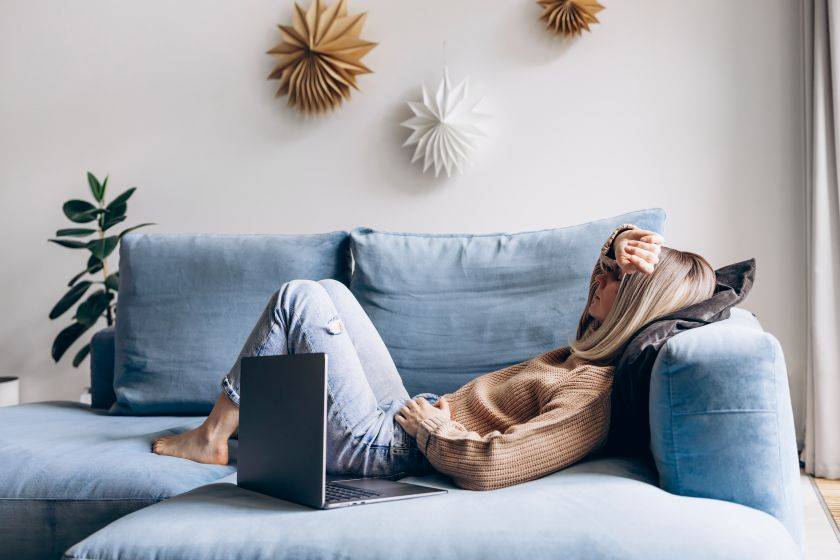 Femme en arrêt de travail