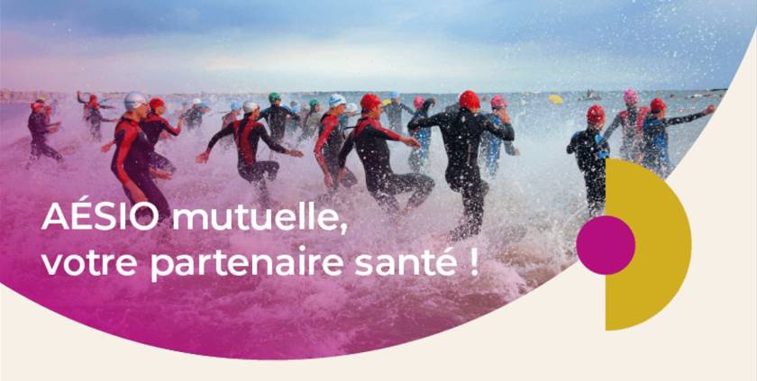 Personnes qui courent dans la mer